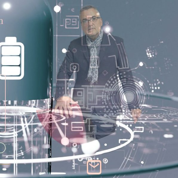 Hände halten ein medizinisches Dokument mit Daten und Notizen.